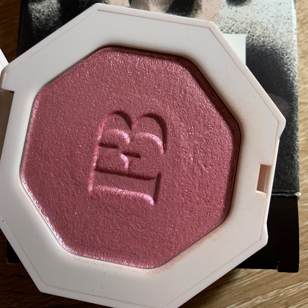 FENTY Wattabrat Highlighter